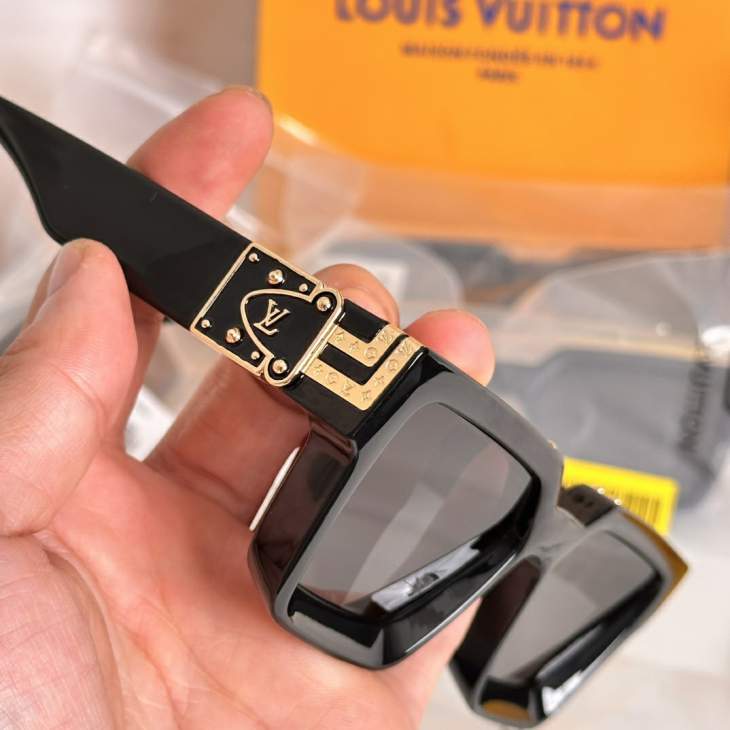 Picture of Louis Vuitton Sunglasses _SKUfw75841798fw